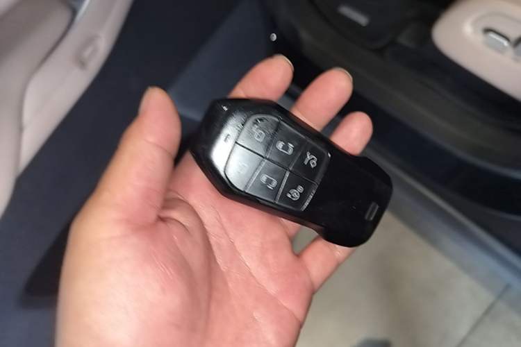 Used XPeng X9 2024 702 Ultra-Long Range Max Vehicle Key