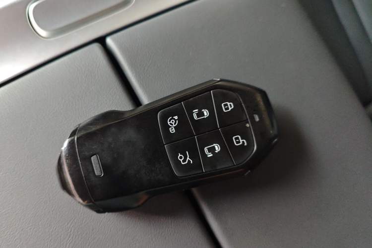 Used XPeng X9 2024 702 Ultra-Long Range Pro Vehicle Key