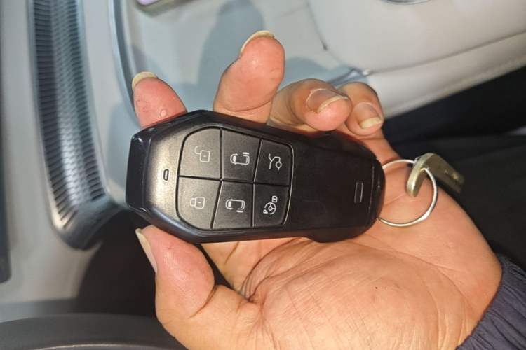 Used XPeng X9 2024 610 Long-Range Pro Vehicle Key