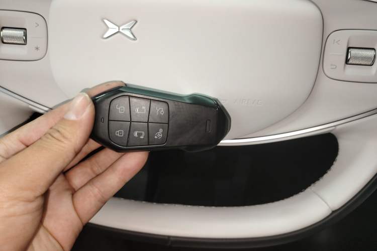 Used XPeng X9 2024 610 Long-Range Max Vehicle Key
