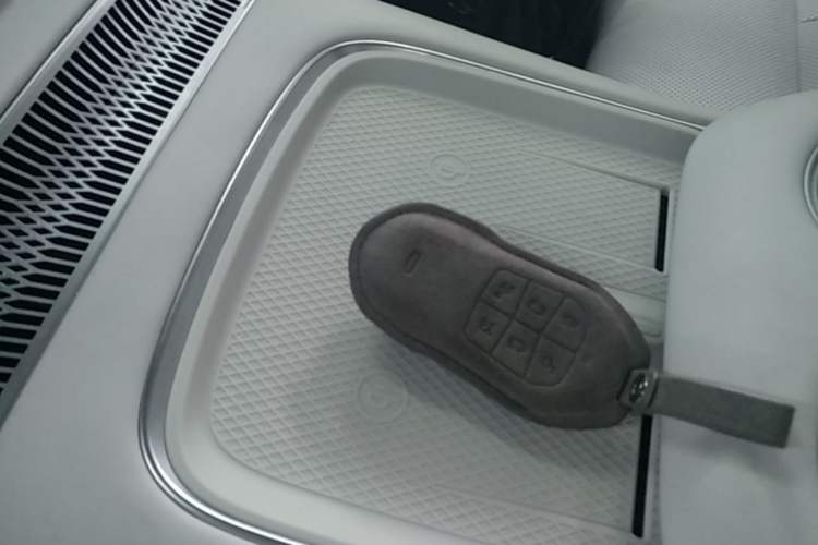 Used XPeng X9 2024 702 Ultra-Long Range Pro Vehicle Key