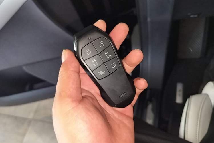 Used XPeng X9 2024 702 Ultra-Long Range Max Vehicle Key