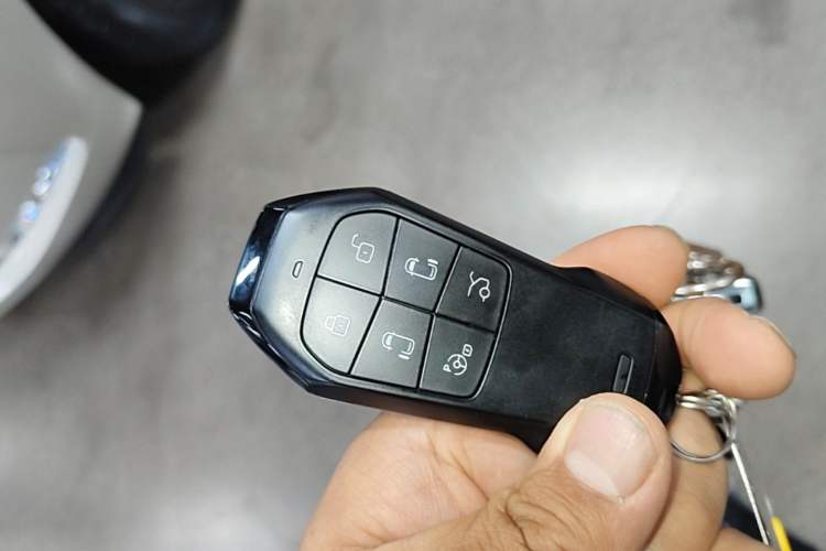 Used XPeng X9 2024 702 Ultra-Long Range Pro Vehicle Key
