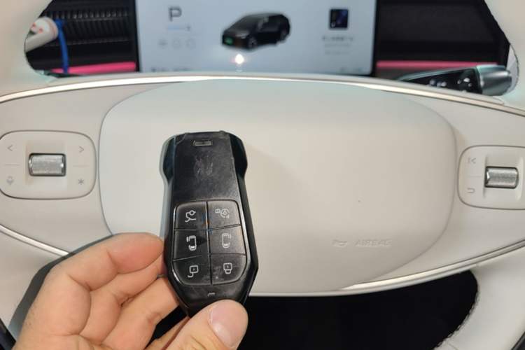 Used XPeng X9 2024 702 Ultra-Long Range Max Vehicle Key