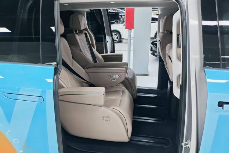 Used XPeng X9 2024 702 Ultra-Long Range Max Interior 10