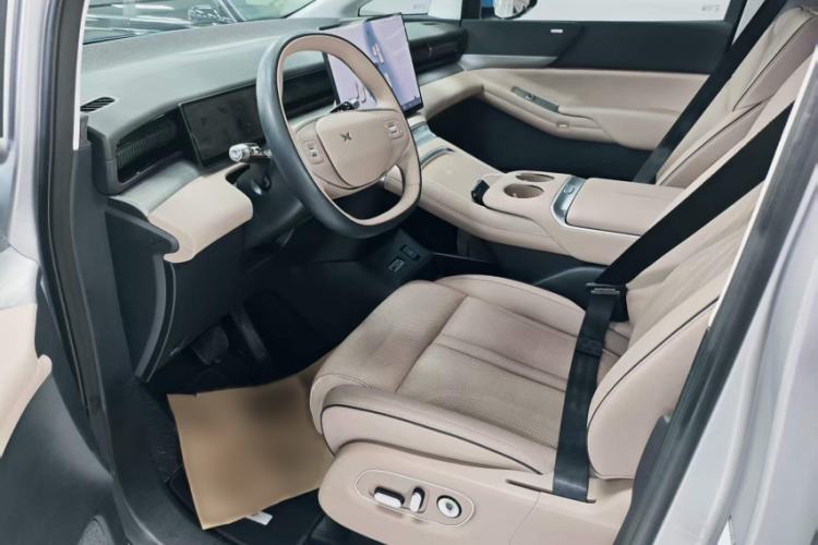 Used XPeng X9 2024 702 Ultra-Long Range Max Interior 4