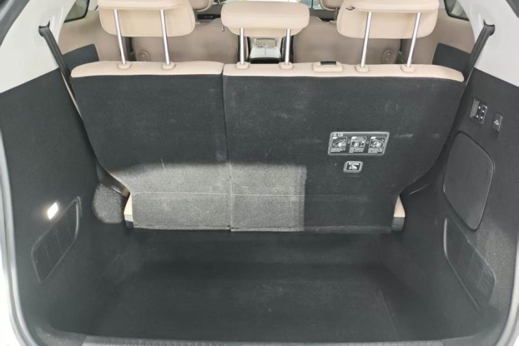 Used XPeng X9 2024 702 Ultra-Long Range Max Interior 7