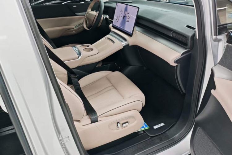 Used XPeng X9 2024 702 Ultra-Long Range Max Interior 9
