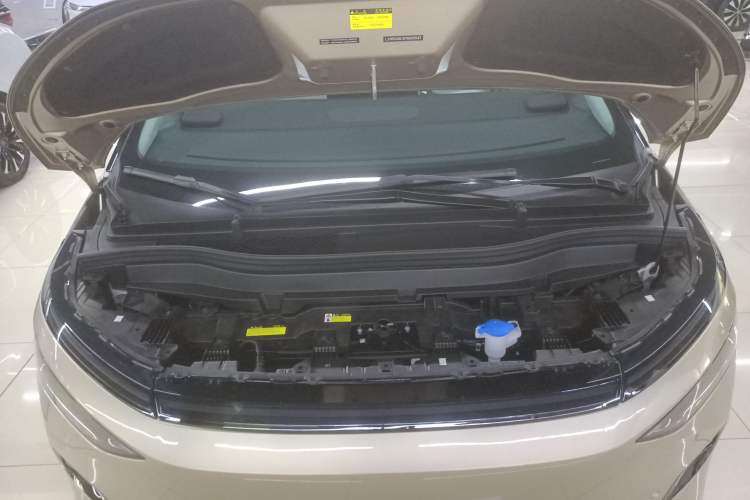 Used XPeng X9 2024 640 All-Wheel Drive High-Performance Max Engine Bay