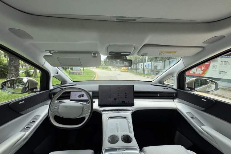 Used XPeng X9 2024 702 Ultra-Long Range Max Interior 1