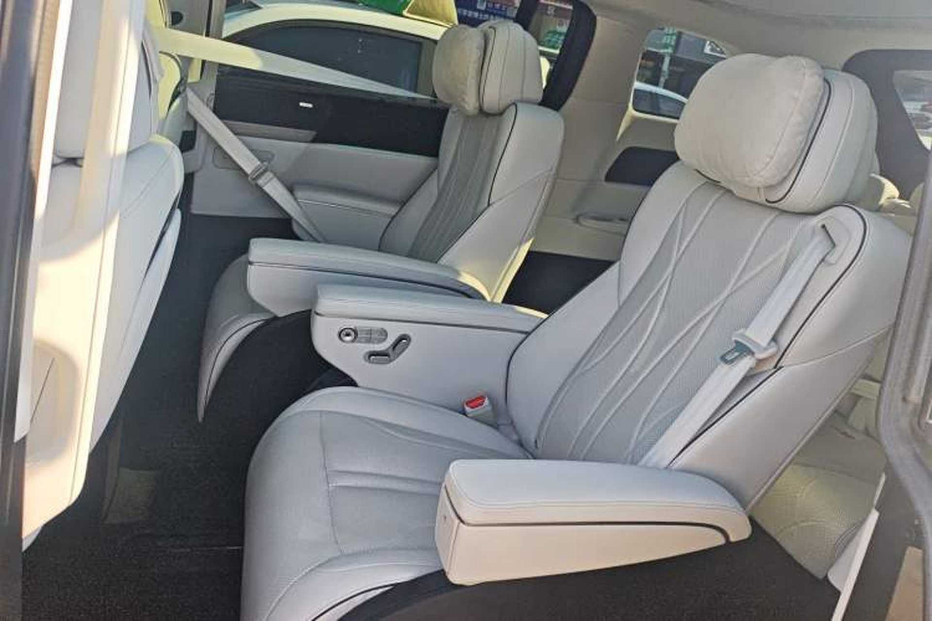 Used XPeng X9 2024 702 Ultra-Long Range Max Interior 4