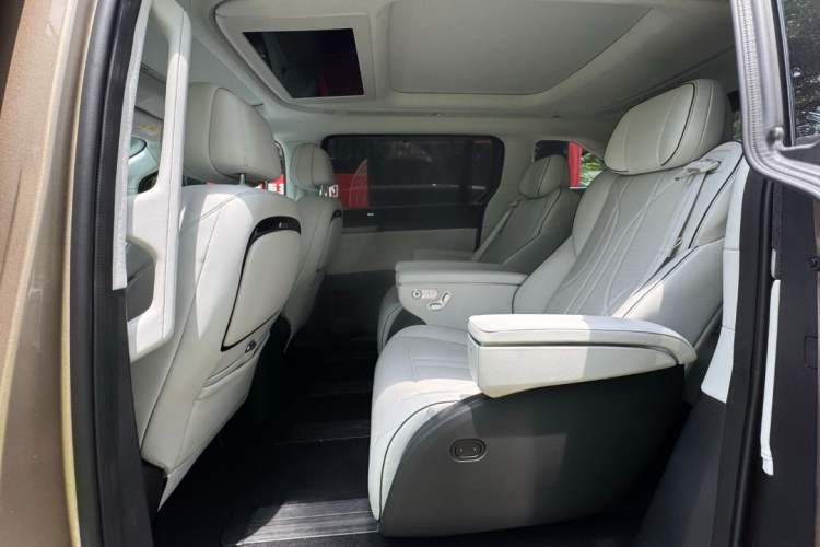 Used XPeng X9 2024 702 Ultra-Long Range Max Interior 6
