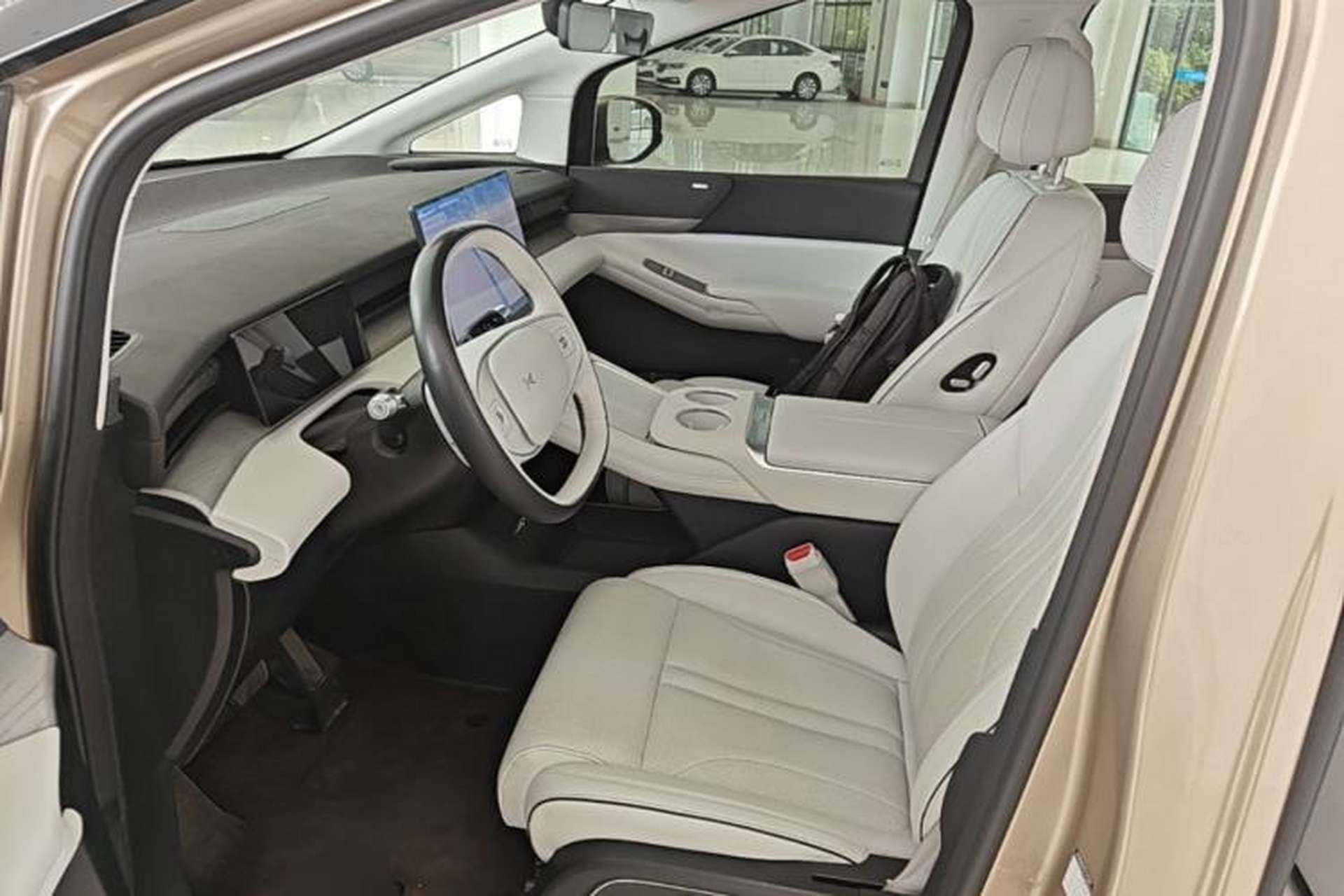 Used XPeng X9 2024 702 Ultra-Long Range Max Left Front Seat