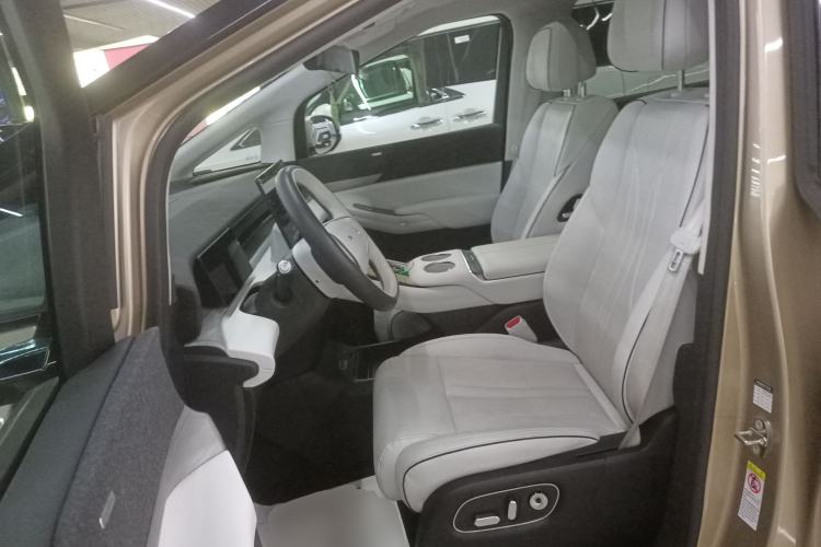 Used XPeng X9 2024 640 All-Wheel Drive High-Performance Max Left Front Seat