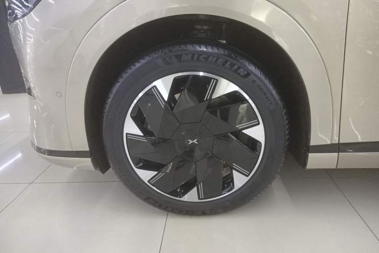 Used XPeng X9 2024 640 All-Wheel Drive High-Performance Max Left Front Wheel Hub
