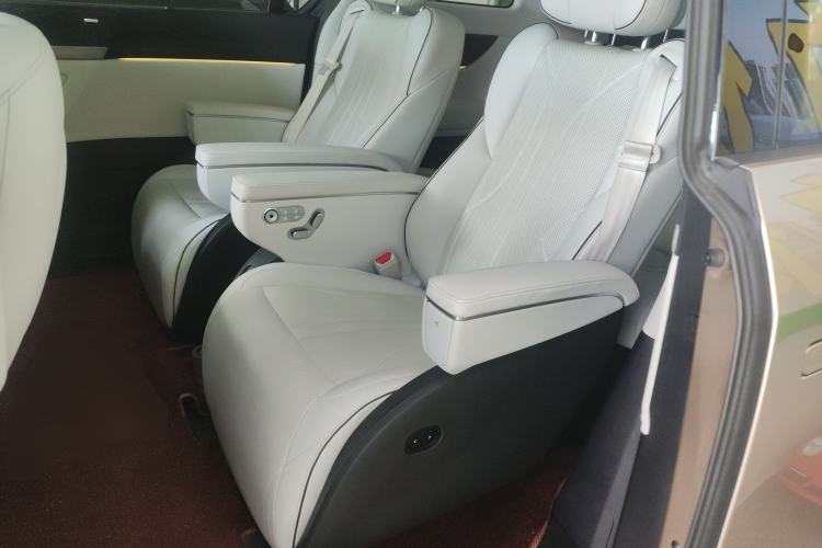 Used XPeng X9 2024 640 All-Wheel Drive High-Performance Max Left Rear Seat