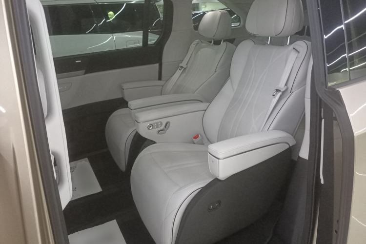Used XPeng X9 2024 640 All-Wheel Drive High-Performance Max Left Rear Seat