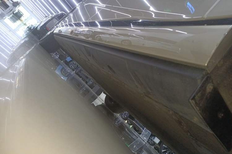 Used XPeng X9 2024 640 All-Wheel Drive High-Performance Max Left Side Sill