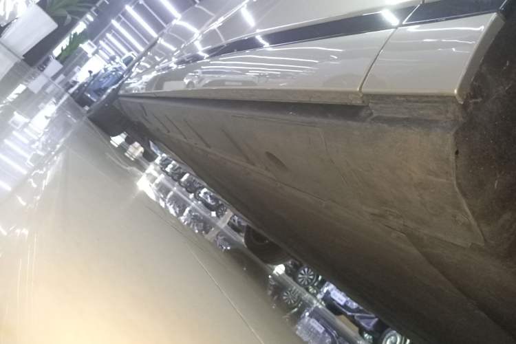 Used XPeng X9 2024 640 All-Wheel Drive High-Performance Max Right Side Sill