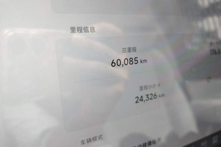 Used XPeng X9 2024 702 Ultra-Long Range Pro Odometer Close Up