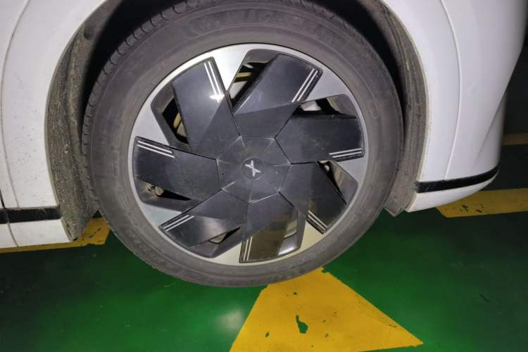 Used XPeng X9 2024 640 All-Wheel Drive High-Performance Max Right Front Wheel Hub
