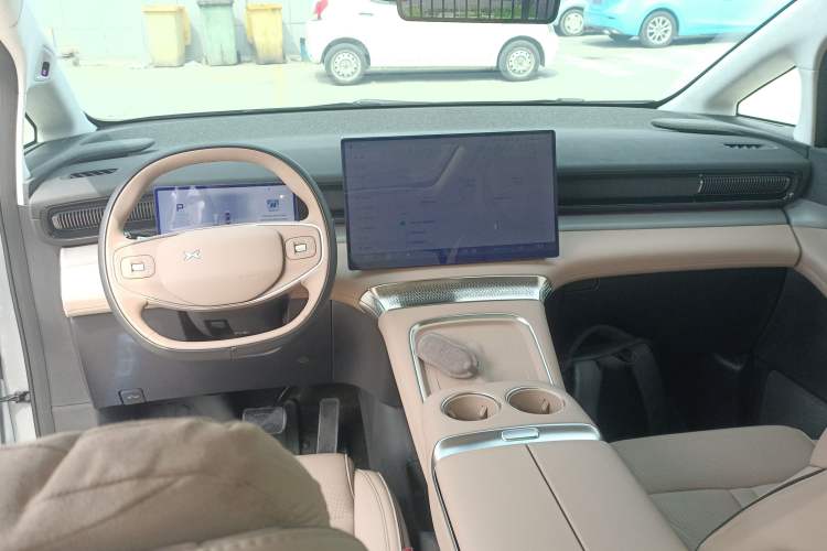 Used XPeng X9 2024 702 Ultra-Long Range Pro Center Console