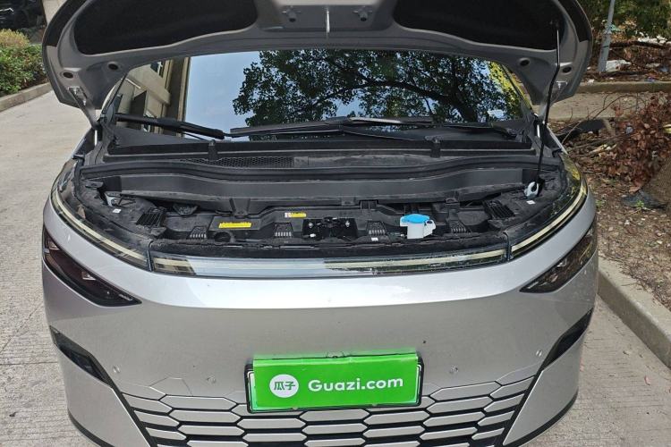 Used XPeng X9 2024 610 Long-Range Pro Engine Bay