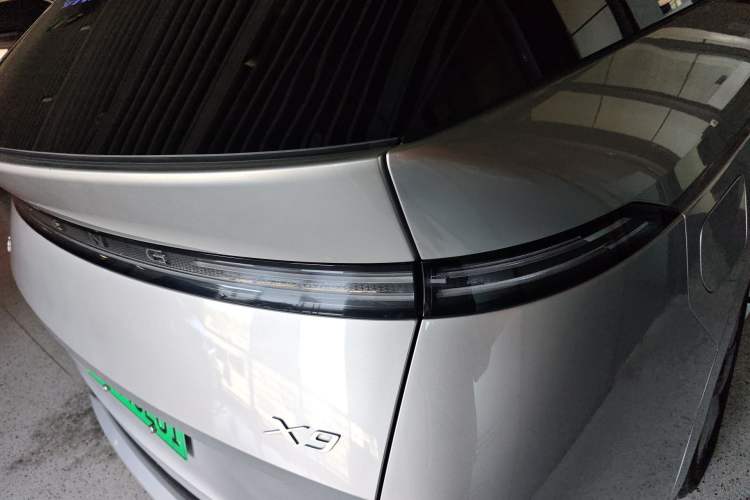 Used XPeng X9 2024 702 Ultra-Long Range Max Exterior 1