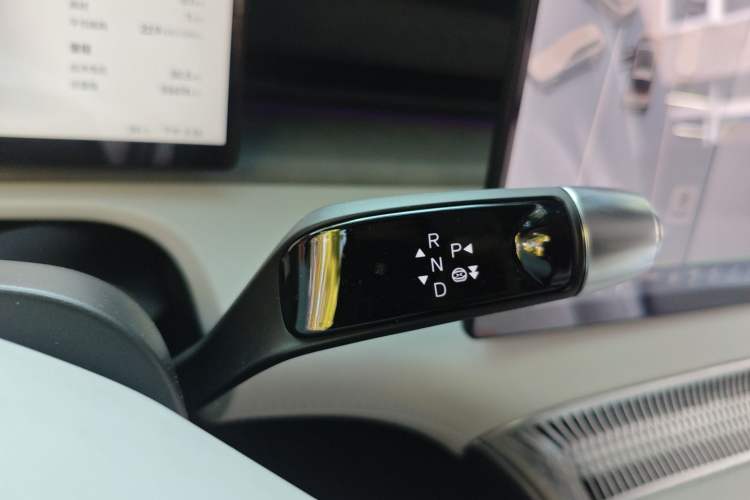 Used XPeng X9 2024 610 Long-Range Pro Gear Lever