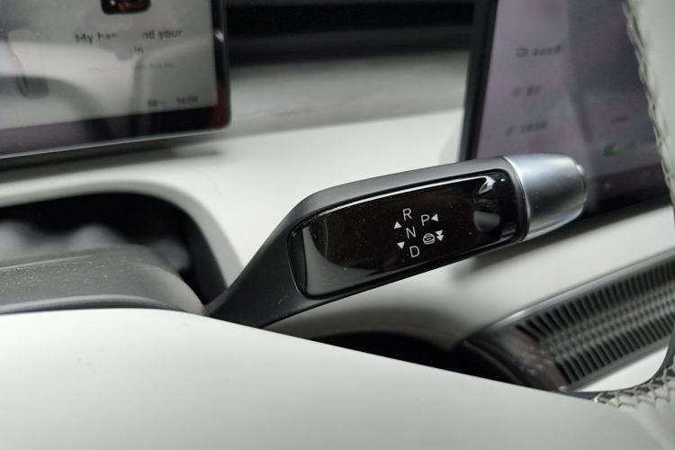 Used XPeng X9 2024 702 Ultra-Long Range Pro Gear Lever
