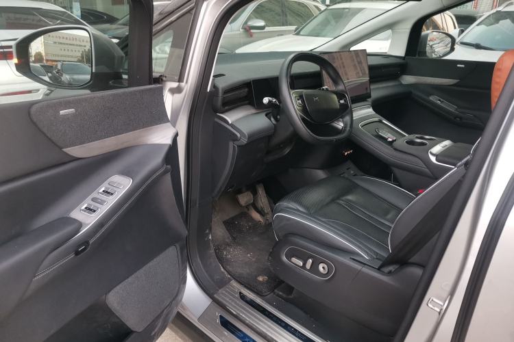 Used XPeng X9 2024 702 Ultra-Long Range Max Interior 3