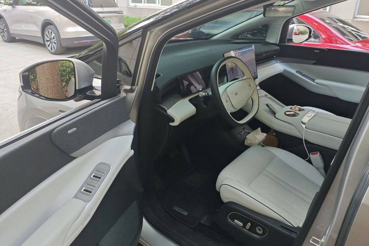 Used XPeng X9 2024 610 Long-Range Pro Interior 3