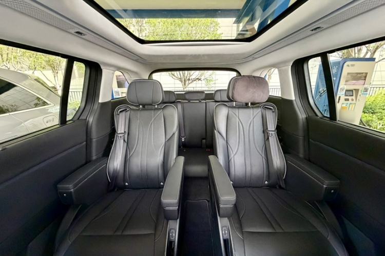 Used XPeng X9 2024 702 Ultra-Long Range Max Interior 3