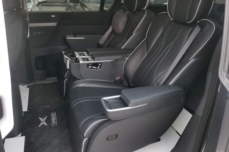 Used XPeng X9 2024 702 Ultra-Long Range Max Interior 4