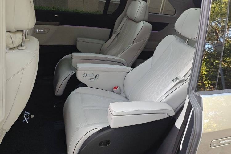 Used XPeng X9 2024 610 Long-Range Pro Interior 4
