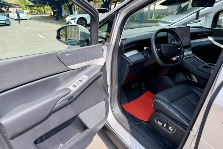 Used XPeng X9 2024 702 Ultra-Long Range Max Interior 4