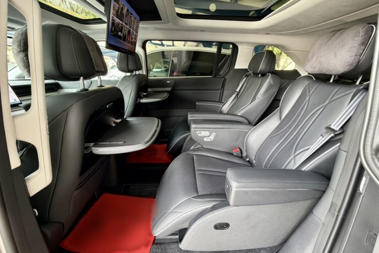 Used XPeng X9 2024 702 Ultra-Long Range Max Interior 5