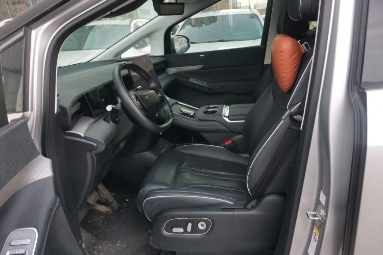 Used XPeng X9 2024 702 Ultra-Long Range Max Left Front Seat