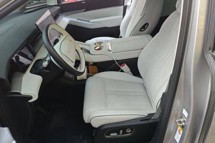 Used XPeng X9 2024 610 Long-Range Pro Left Front Seat