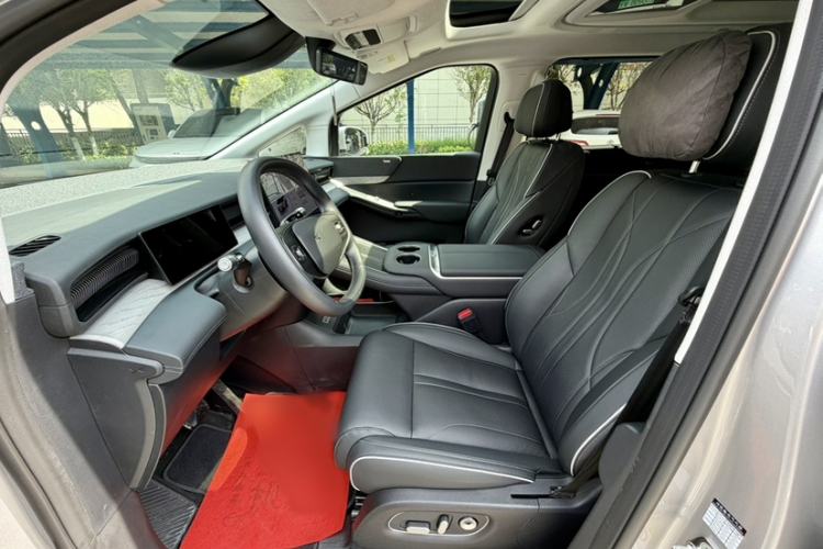 Used XPeng X9 2024 702 Ultra-Long Range Max Left Front Seat