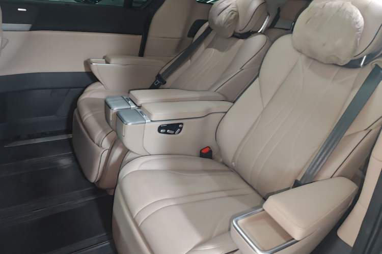 Used XPeng X9 2024 640 All-Wheel Drive High-Performance Max Left Rear Seat