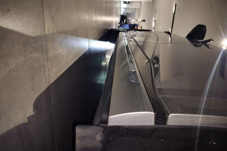 Used XPeng X9 2024 702 Ultra-Long Range Pro Left Side Sill