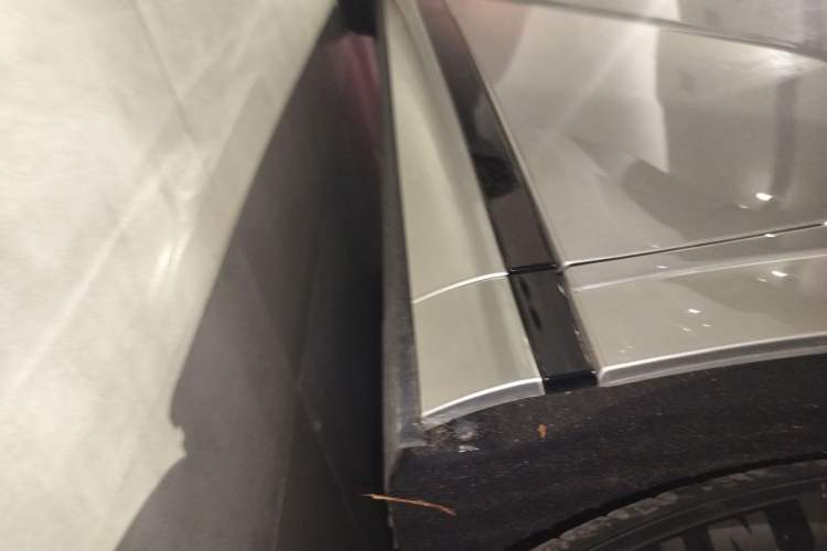 Used XPeng X9 2024 702 Ultra-Long Range Pro Right Side Sill