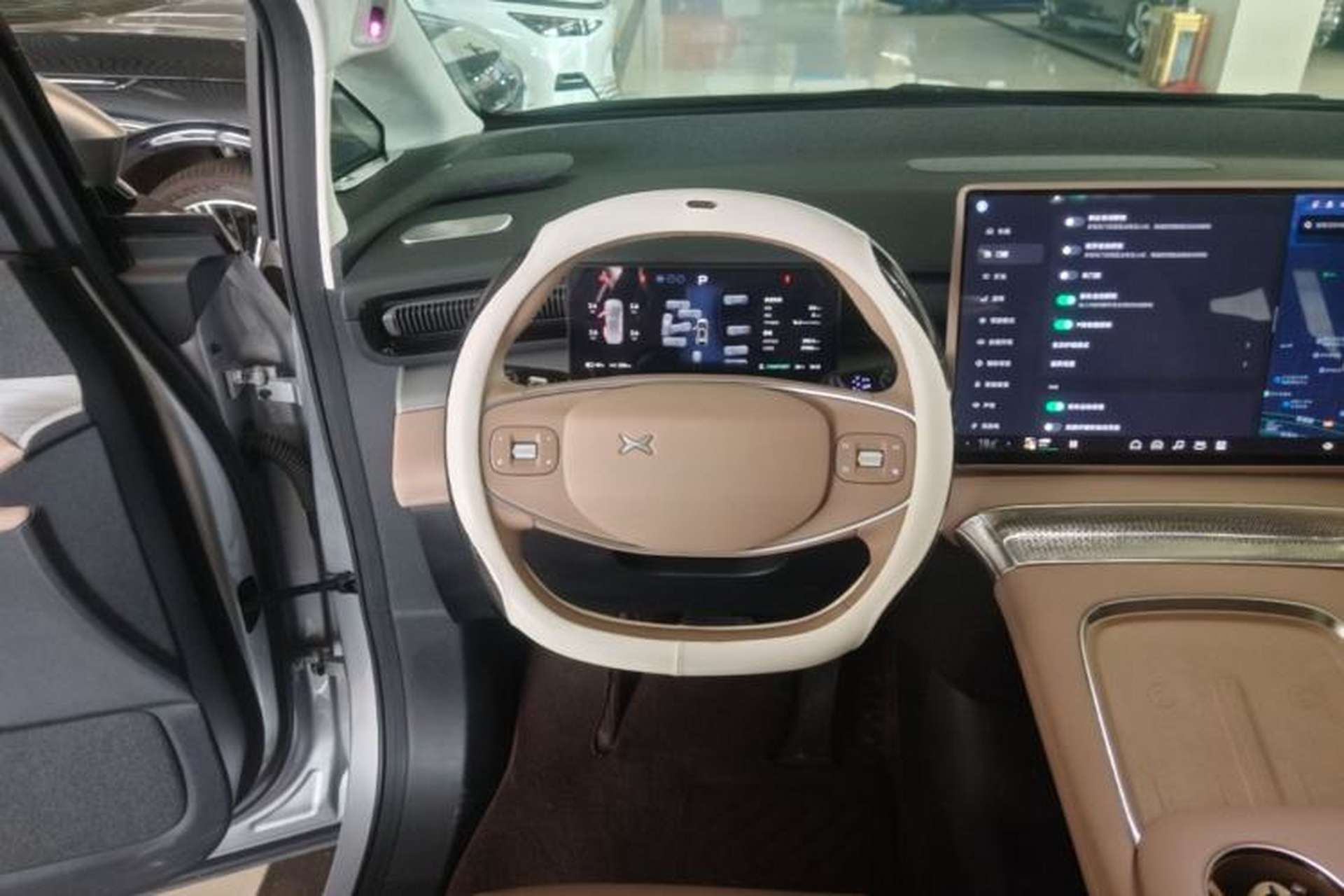 Used XPeng X9 2024 610 Long-Range Max Steering Wheel