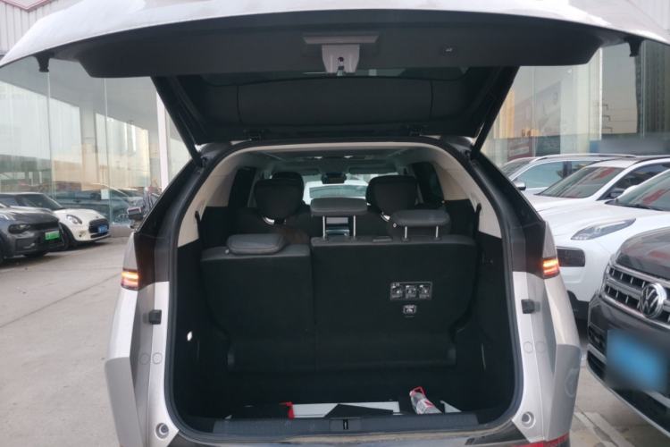 Used XPeng X9 2024 702 Ultra-Long Range Max Trunk