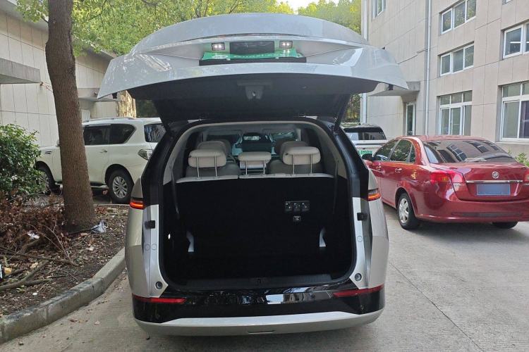 Used XPeng X9 2024 610 Long-Range Pro Trunk