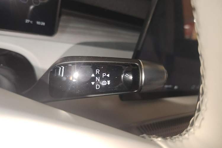 Used XPeng X9 2024 702 Ultra-Long Range Max Gear Lever