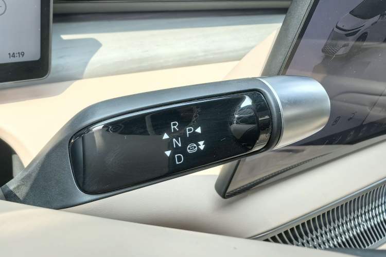 Used XPeng X9 2024 702 Ultra-Long Range Pro Gear Lever