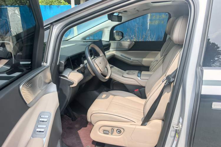 Used XPeng X9 2024 702 Ultra-Long Range Pro Left Front Seat