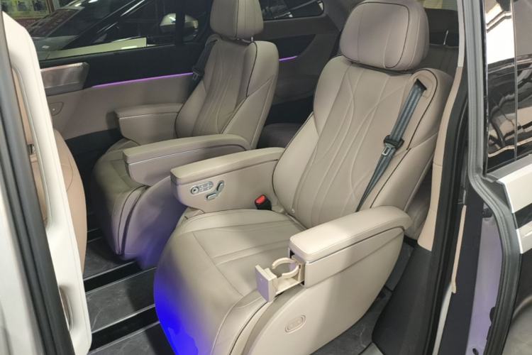 Used XPeng X9 2024 702 Ultra-Long Range Pro Left Rear Seat